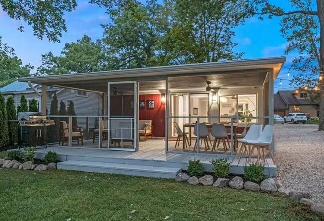 11765 Patterson Lake Dr in Pinckney, MI - Building Photo - Building Photo