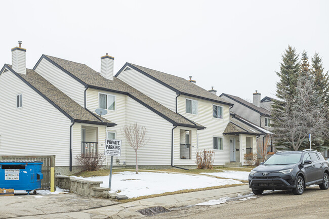 16 Ranchview Terr NW in Calgary, AB - Building Photo - Building Photo