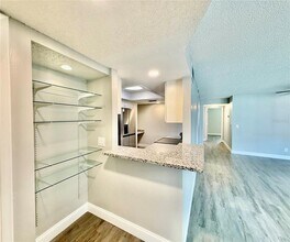 10500 Village Dr in Seminole, FL - Foto de edificio - Building Photo
