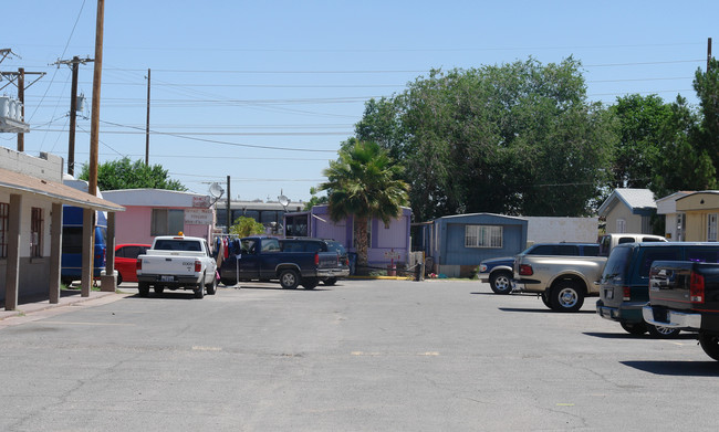 Trailer Park in El Paso, TX - Foto de edificio - Building Photo