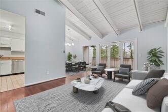 3813 Paces Ferry W in Atlanta, GA - Foto de edificio - Building Photo