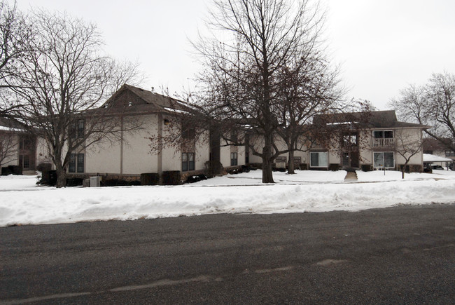 Craigmont Apartments in Overland Park, KS - Building Photo - Building Photo