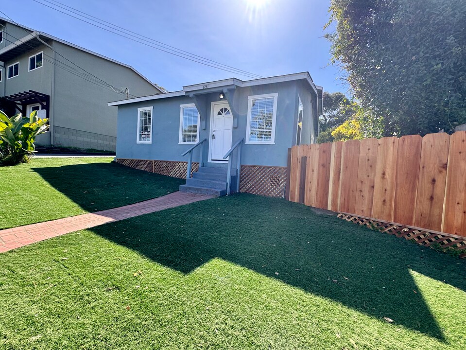 887 Taylor St, Unit 891 in Monterey, CA - Building Photo