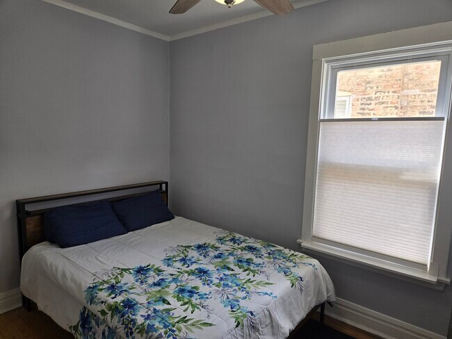 4317 N Spaulding Ave, Unit Apt 2 in Chicago, IL - Foto de edificio - Building Photo