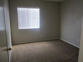 4122 Carrie Hills Ave in North Las Vegas, NV - Building Photo - Building Photo