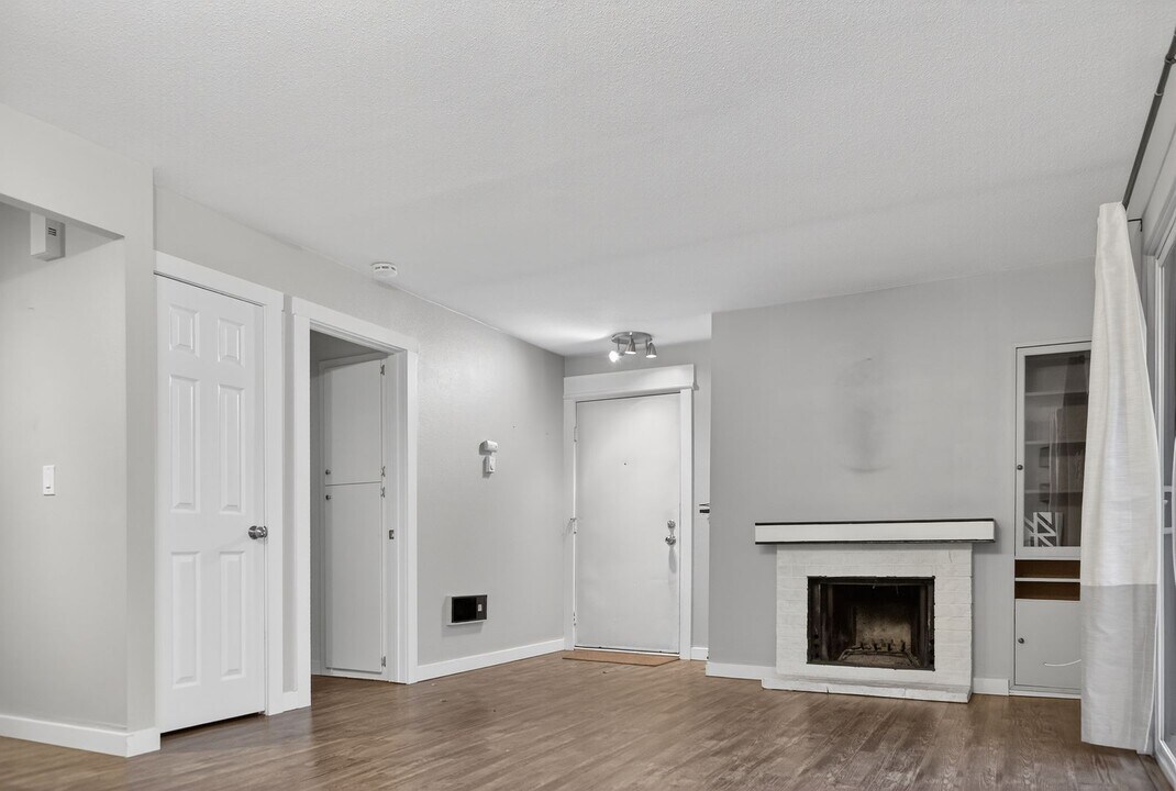 7726 SW Barnes Rd in Portland, OR - Building Photo