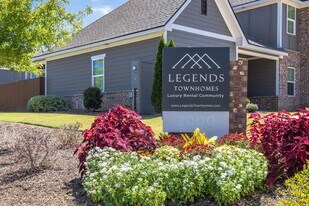 Legends Townhomes in Opelika, AL - Building Photo