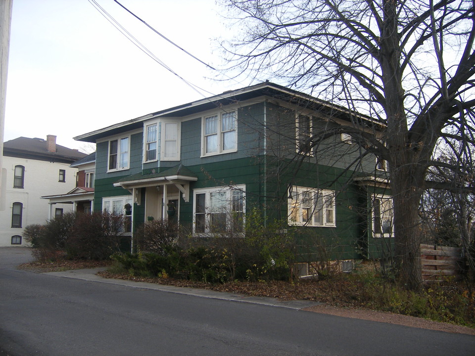 413 Division St in Wausau, WI - Foto de edificio