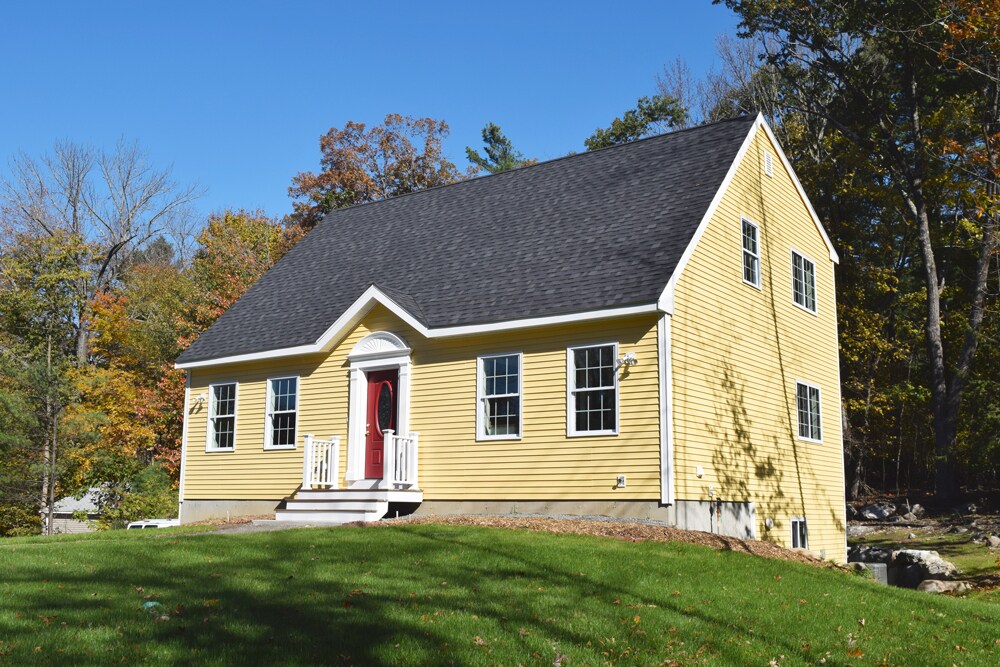 13 Highland Ave in Nottingham, NH - Building Photo