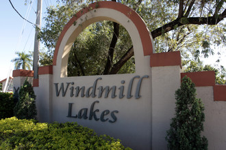 Windmill Lakes in Pembroke Pines, FL - Building Photo - Building Photo