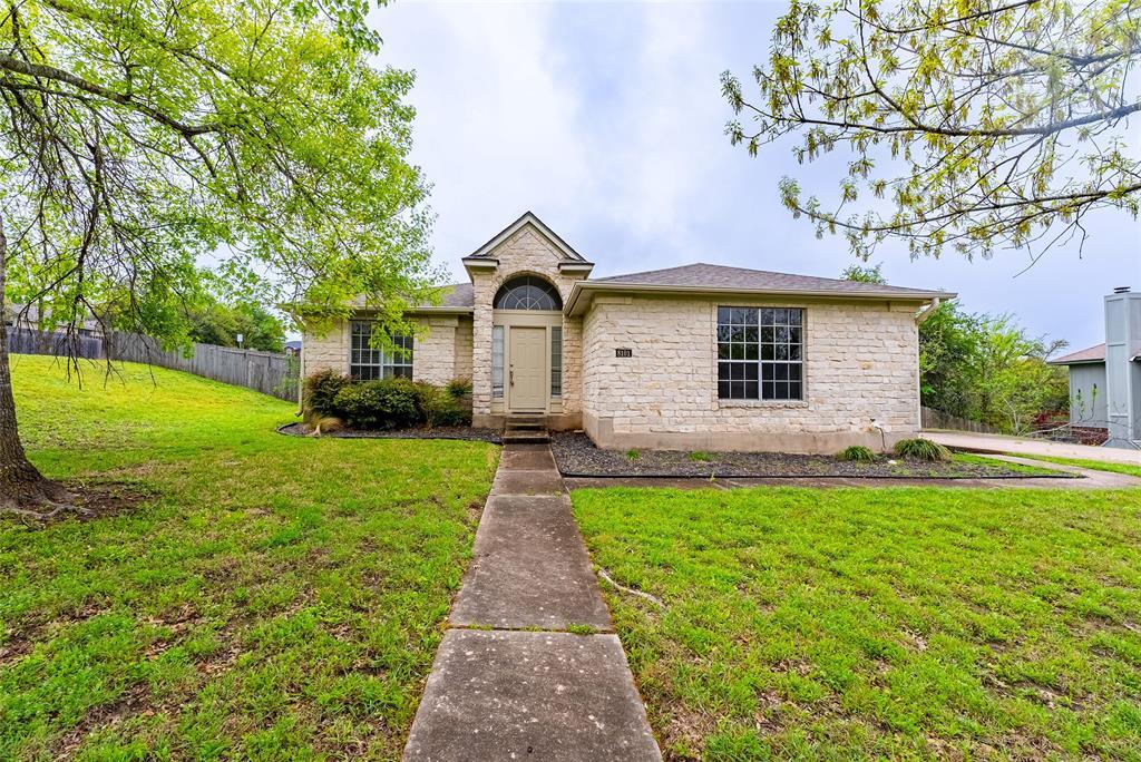 8101 Landsman Dr in Austin, TX - Building Photo