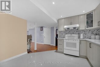 71 Forestbrook Dr in Markham, ON - Building Photo - Building Photo