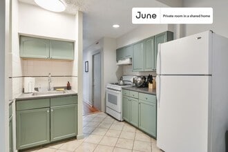 Room in Shared 4 bed/1 bath home, Unit A in Boston, MA - Building Photo - Building Photo