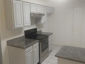 2116 Turf Club Dr in Arlington, TX - Building Photo - Building Photo