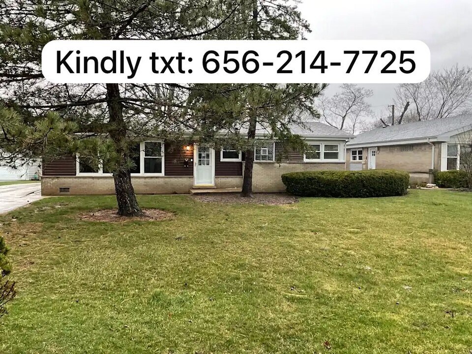 528 Lotus Ln in Glenview, IL - Building Photo