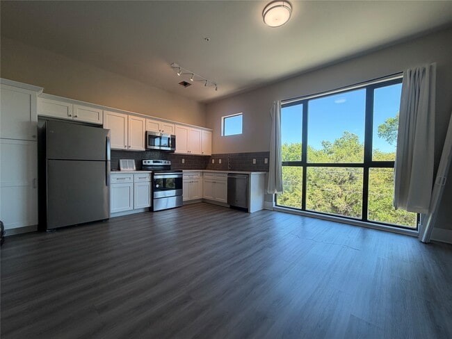 property at 2727 Houston Ave