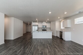 52226 SE 6th St in Scappoose, OR - Building Photo - Building Photo