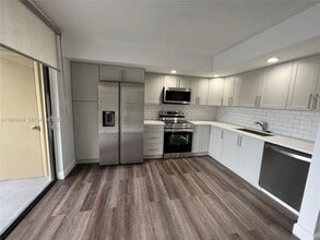 8635 NW 8th St in Miami, FL - Building Photo - Building Photo