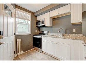 921 W 36th St in Minneapolis, MN - Building Photo - Building Photo