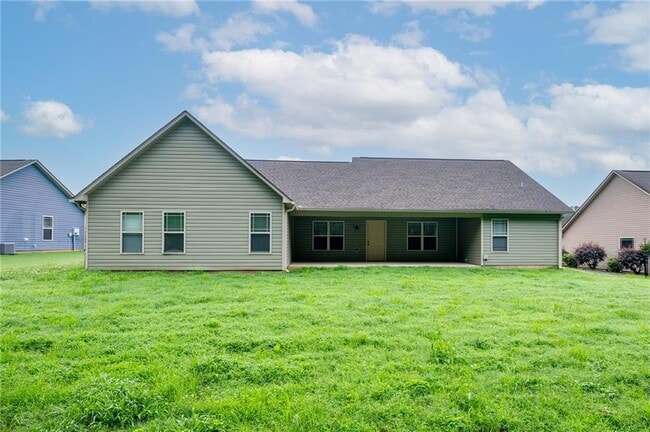 211 Gilmore Cir SW in Calhoun, GA - Building Photo - Building Photo