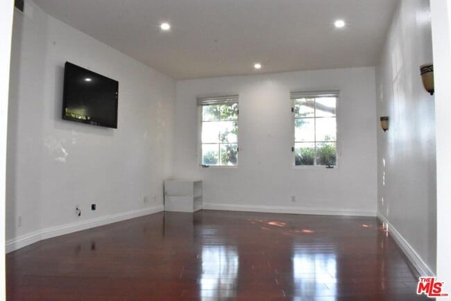 235 S Gale Dr in Beverly Hills, CA - Building Photo - Building Photo