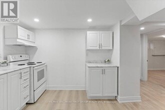 46 Tulloch Dr in Ajax, ON - Building Photo - Building Photo