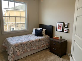 Rock Creek Townhomes in Overland Park, KS - Building Photo