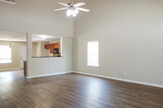 108 Lavaca Loop in Hutto, TX - Building Photo - Building Photo