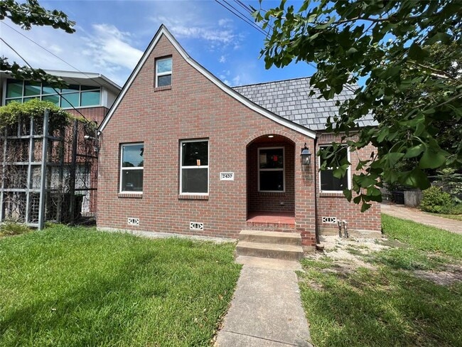 property at 2420 White Oak Dr