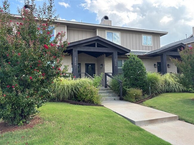 property at 2208 Kavanaugh Blvd