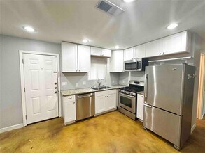1906 Fairlawn Ln in Austin, TX - Building Photo - Building Photo