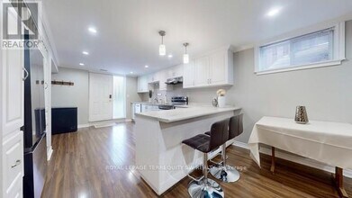 219 Beechgrove Dr in Toronto, ON - Building Photo - Building Photo