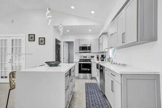 1100 NE 17th Way in Fort Lauderdale, FL - Building Photo - Building Photo