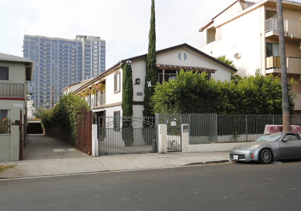 5932 Carlton Way in Los Angeles, CA - Foto de edificio