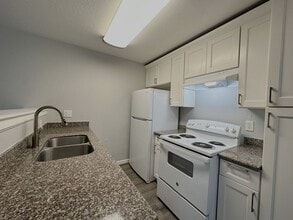Lincoln Crest Apartments in Stockton, CA - Foto de edificio - Interior Photo