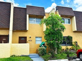 5603 Blueberry Ct in Lauderhill, FL - Building Photo