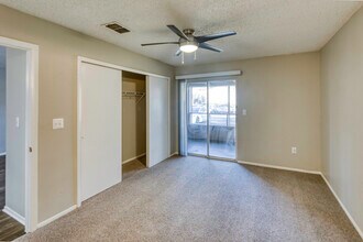 Park at Walden Lake in Plant City, FL - Building Photo - Interior Photo