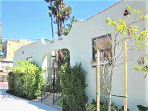 The Micheltorena Apartments in Los Angeles, CA - Building Photo - Building Photo