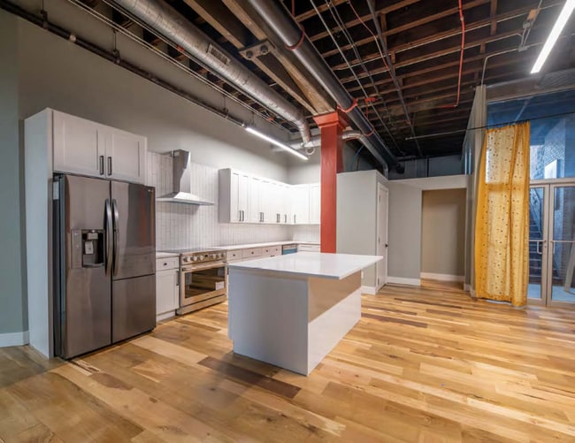 635 W Lakeside Ave in Cleveland, OH - Building Photo - Building Photo