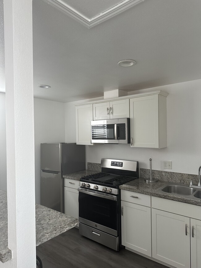 1911 W 94th St in Los Angeles, CA - Building Photo - Building Photo