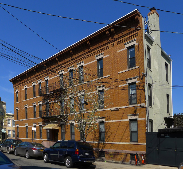 59-05 70th Ave in Ridgewood, NY - Building Photo