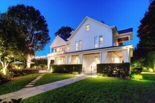 65 Prospect St in Southampton, NY - Building Photo