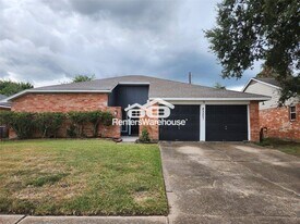 8327 Bird Run Dr in Missouri City, TX - Building Photo