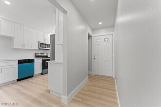 5273 Treetops Dr in Naples, FL - Building Photo - Building Photo