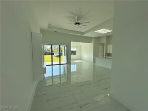 1124 NE 35th Ln in Cape Coral, FL - Foto de edificio - Building Photo