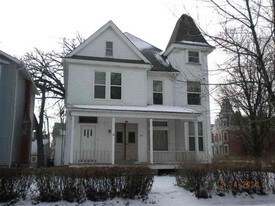 133 W 13th St in Davenport, IA - Building Photo