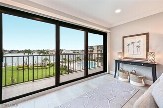 3200 Gulf Shore Blvd N in Naples, FL - Building Photo - Building Photo