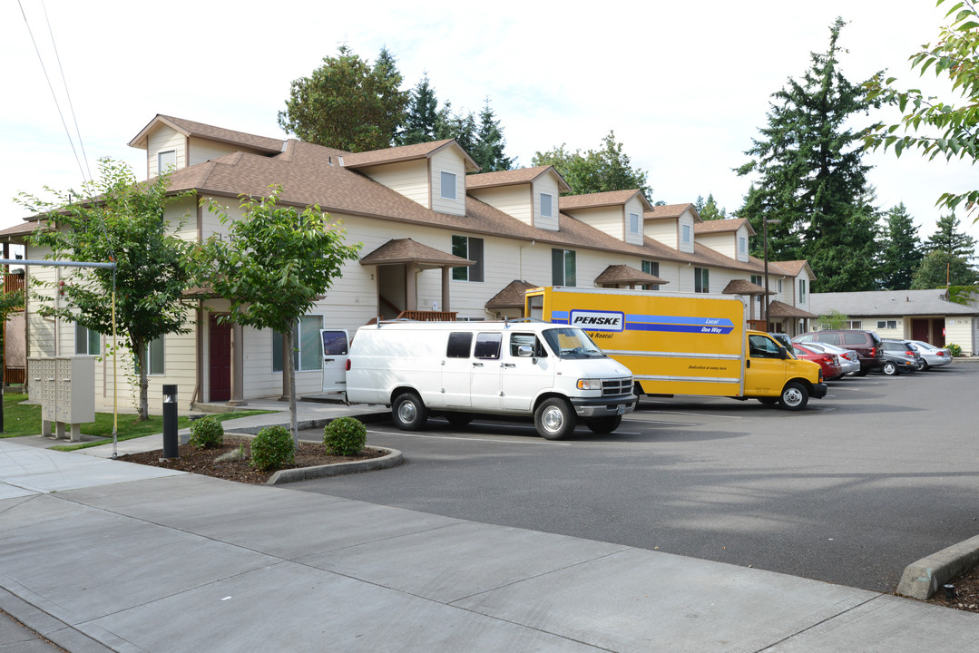 10825 Butner Rd in Portland, OR - Building Photo