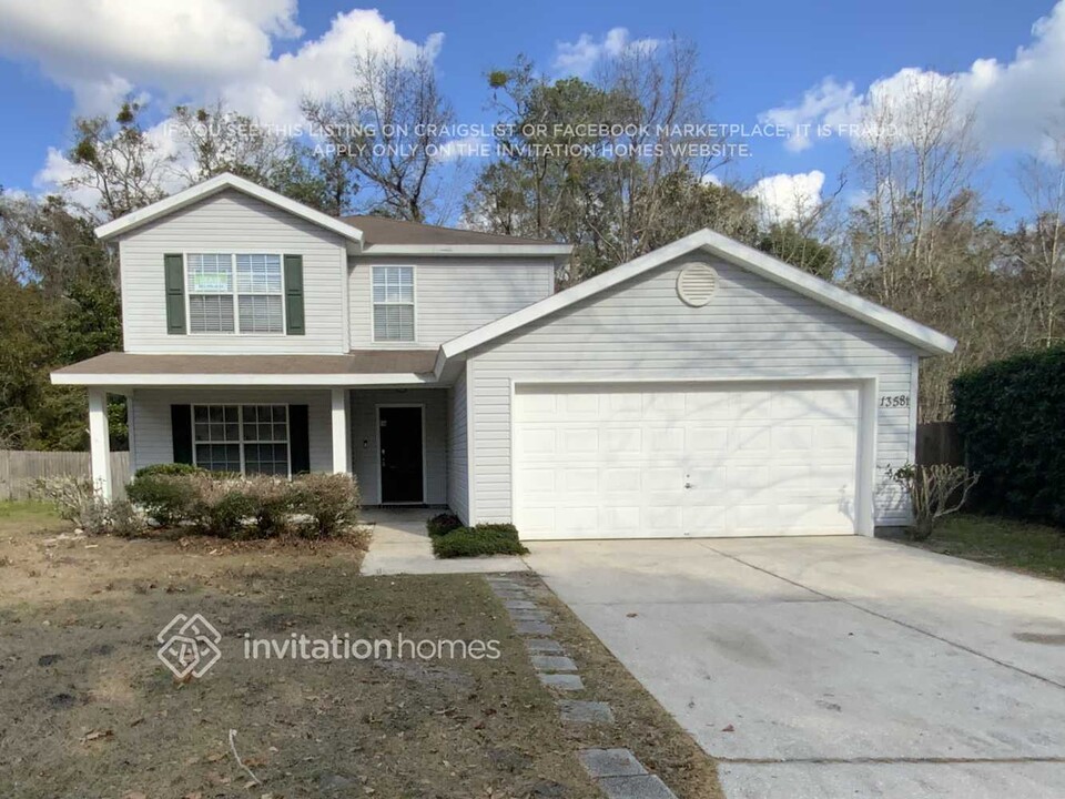 13581 Ashford Wood Ct E in Jacksonville, FL - Foto de edificio