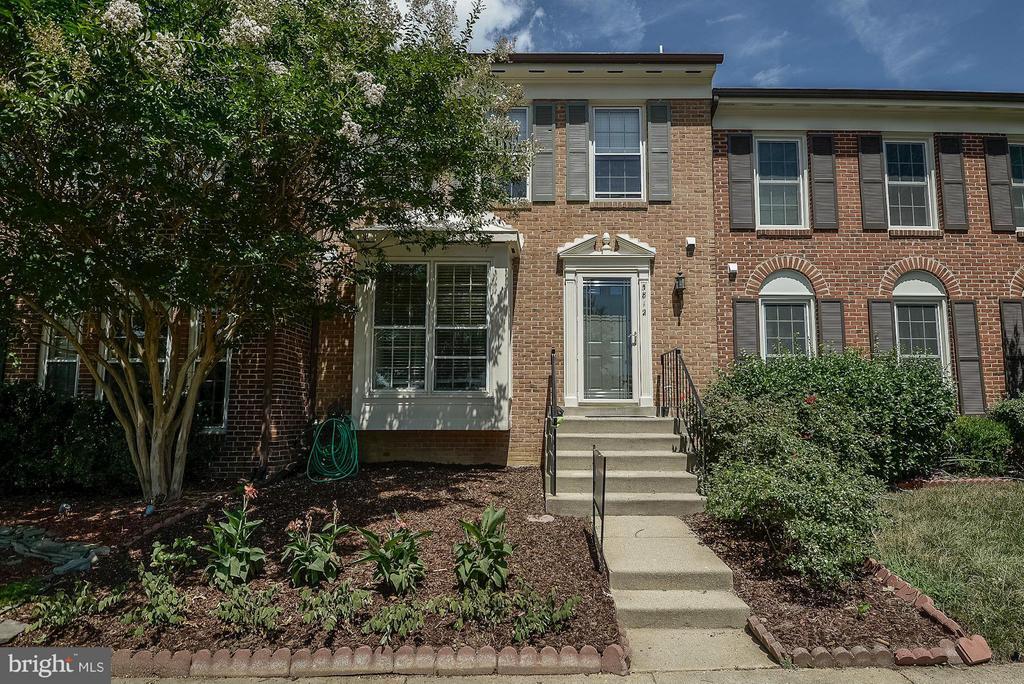 5812 Apsley House Ct in Alexandria, VA - Building Photo